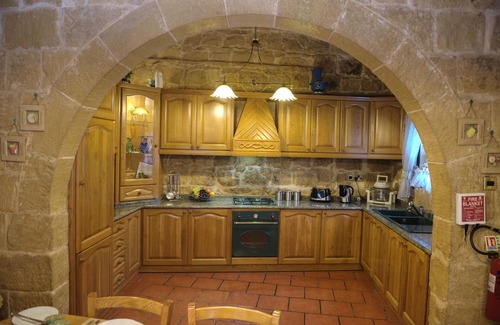 Ħal Bisbut Villa | Id-Dwejra Character House con piscina de lujo y jacuzzi, cerca de St Peters Pool Bay