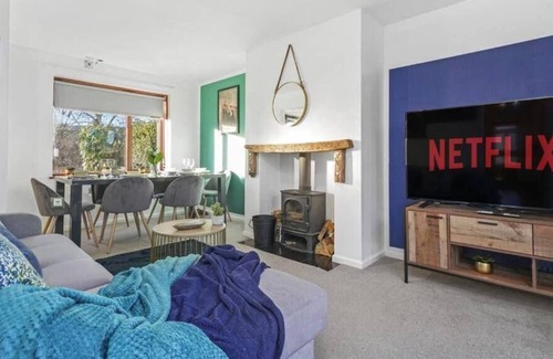 Rugby Casa | Ideal 4 bed House in Rugby - Football Table