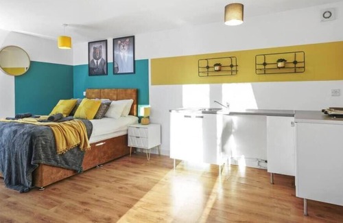 Rugby Casa | Ideal 4 bed House in Rugby - Football Table