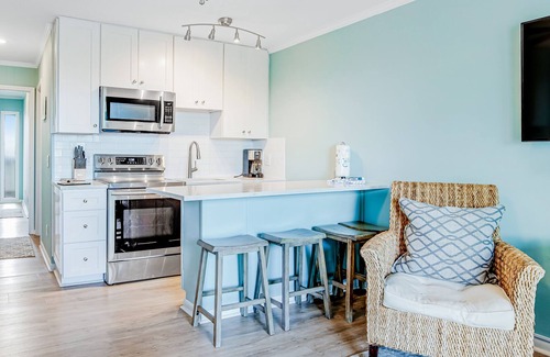 Isle of Palms Villa | Ideal Coastal Condo W/ Water Views, Private Balcony, Fast WiFi & Shared Pool!