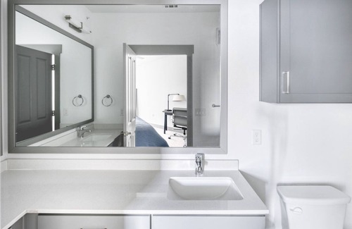 Govalle Apartamento | Ideal East Austin 2BR w/ Pool, Gym & W/D, nr airport, by Blueground