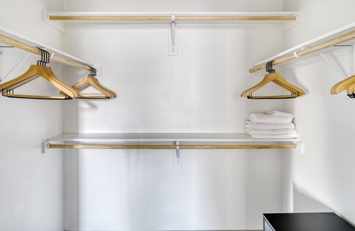 Govalle Apartamento | Ideal East Austin 2BR w/ Pool, Gym & W/D, nr airport, by Blueground