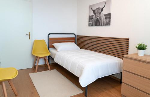 Halle Apartamento | Ideal für Monteure 3 Zimmer Apartment mit Küche, Waschmaschine, Bad, WiFi, Flat TV usw