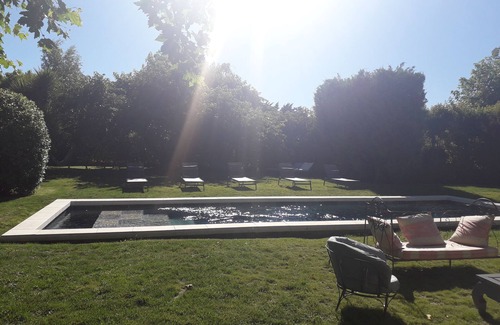 Entraigues-sur-la-Sorgue Casa | Ideal for Avignon festival Magnificent Mas with swimming pool and jacuzzi