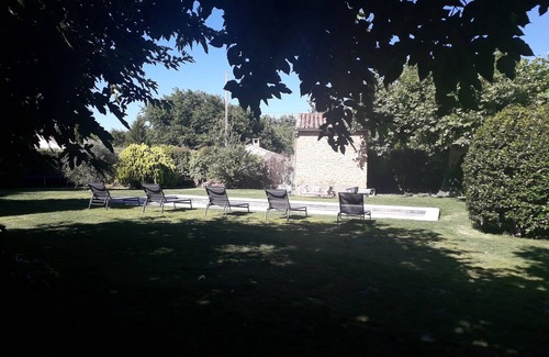 Entraigues-sur-la-Sorgue Casa | Ideal for Avignon festival Magnificent Mas with swimming pool and jacuzzi