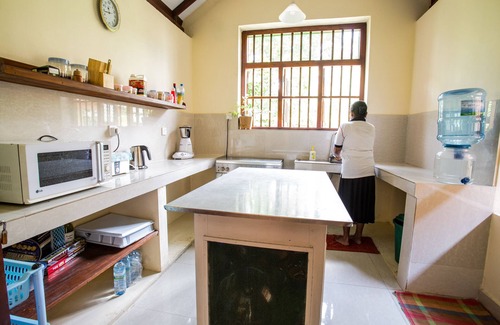 Kathaluwa Casa | Ideal for Groups - 7 bedrooms - sleeps 18 to 20 pax - 2 pools - two villas