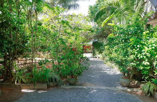 Kathaluwa Casa | Ideal for Groups - 7 bedrooms - sleeps 18 to 20 pax - 2 pools - two villas