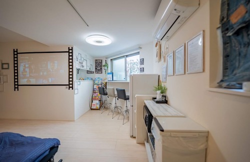 Tsurumi Casa | [Habitación estilo café que aprovecha al máximo el bricolaje] 20 minutos directo al aeropuerto de Haneda y dentro de 20 minutos a las estaciones terminales de Yokohama y Shinagawa. El anfitrión habla japonés y chino (cantonés).