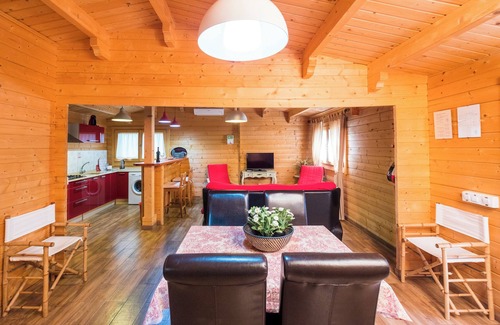 Zahora Casa | Ideal para deportistas y cerca de la playa - Casa de madera Naranjo con piscina compartida