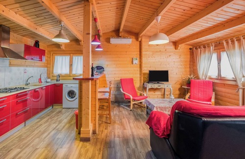 Zahora Casa | Ideal para deportistas y cerca de la playa - Casa de madera Naranjo con piscina compartida