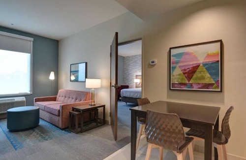 Upper Grand Lagoon Hotel | Ideal Location! 4 Spacious Units, Onsite Pool, Free Breakfast, Pets Allowed!