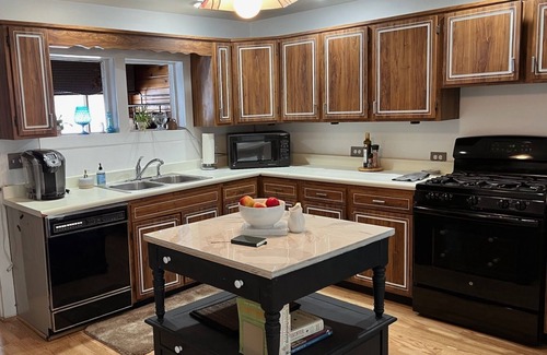 Canaan Valley Casa | Ideal Location + Gathering Space + Art Deco Design + Designated Work Area