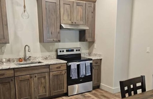Gardiner Casa | Ideal Location! Heated Pool, Free Parking, Close to Gardiner Downtown!