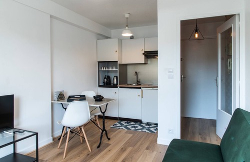 Perros-Guirec Apartamento | Ideal location: Iliöz, 2-star T2 apartment only 50m from the beach.