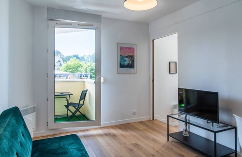 Perros-Guirec Apartamento | Ideal location: Iliöz, 2-star T2 apartment only 50m from the beach.