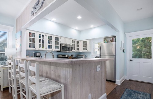 Killegray Ridge Casa | Ideal location! Charming 3 BD 2.5 BA. Steps to beach. Dog friendly! New Cart!