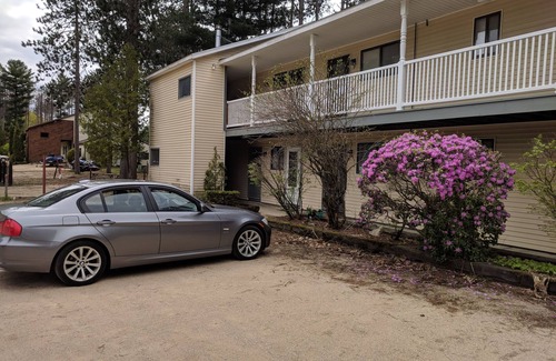 North Conway Condominio | Ubicación ideal: a pie de tiendas, puntos de venta, restaurantes, a poca distancia de caminata y esquí