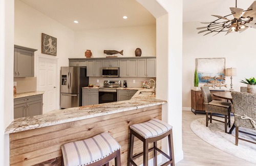 North Naples Villa | Ideal Location West of 41 - Minutes to the Beaches!