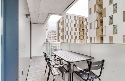 Vienna Apartamento | Ideal Marinatower 2BR w/ Gym & Elevator, nr metro U2, by Blueground