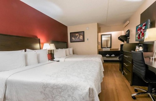 Statesville Casa | Ideal Mix of Comfort and Value! Pet-friendly Unit with Complimentary Parking!