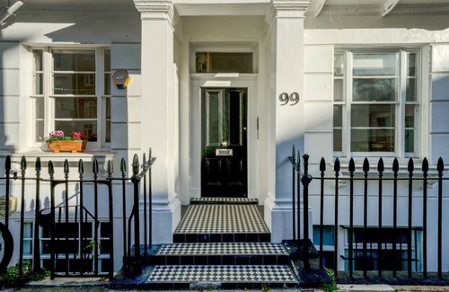 Warwick Apartamento | Ideal Pimlico 2BR, 10 mins to Victoria & Pimlico Station, by Blueground