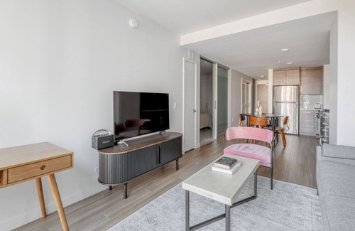 Civic Center Apartamento | Ideal Soma 1BR w/ Basketball & Gym, nr Transport, by Blueground