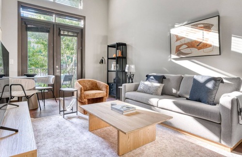 Dawson Apartamento | Ideal South Austin 1BR w/ Pool, W/D & Gym, nr restaurants, by Blueground