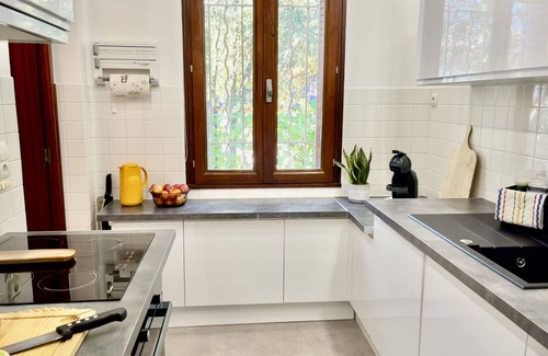 Saint-Didier Casa | Secluded family home with pool and garden in Saint Didier