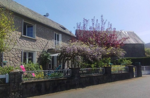 Saint-Yrieix-le-Dejalat Casa | Ideal vacation home for families and friends