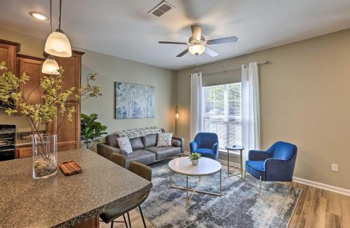 Tallahassee Apartamento | Ideally Located and Elegant Condo with Balcony!