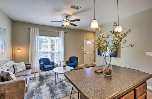 Tallahassee Apartamento | Ideally Located and Elegant Condo with Balcony!