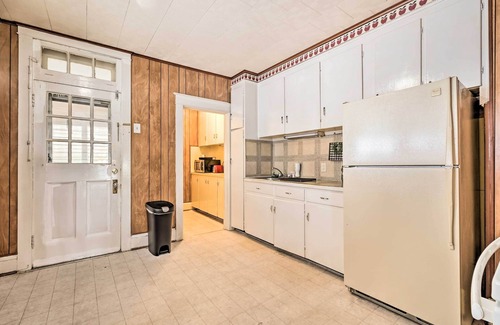 Hagerstown Apartamento | Ideally Located Apt w/ Balcony: Pet Friendly!