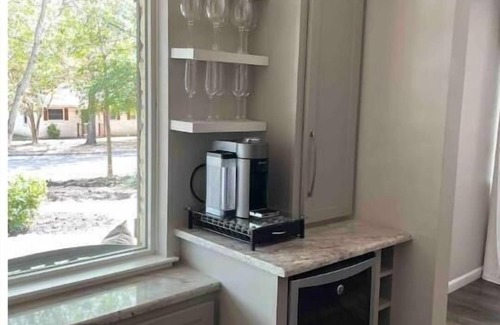 South Lamar Casa | Ideally Located Austin Bungalow - mins from restaurants, parks, & entertainment
