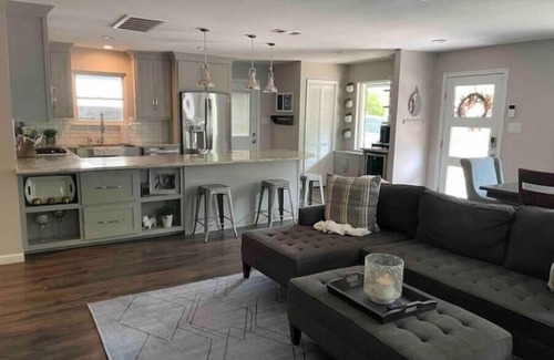 South Lamar Casa | Ideally Located Austin Bungalow - mins from restaurants, parks, & entertainment