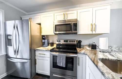 Walnut Creek Casa | Ideally Situated 2BR 2ensuite Townhome in Raleigh