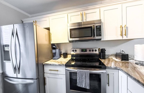 Walnut Creek Casa | Ideally Situated 2BR 2ensuite Townhome in Raleigh