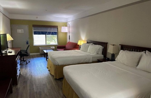Bonita Casa | Ideally situated just outside of Los Angeles!!