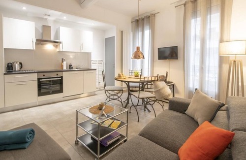 Gambetta Apartamento | PALISSADE B: · Suite OISIVETE y terraza en patio + Clim + Garaje