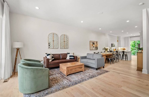 Ashley Oaks Casa | Idlewood Suites ~ 3-Story West Knoxville Suite #3