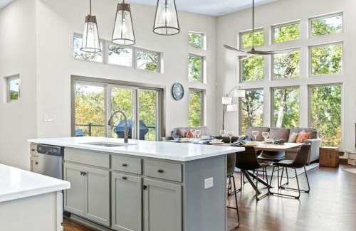 Innsbrook Casa | Idlewood Treehouse with Hot tub