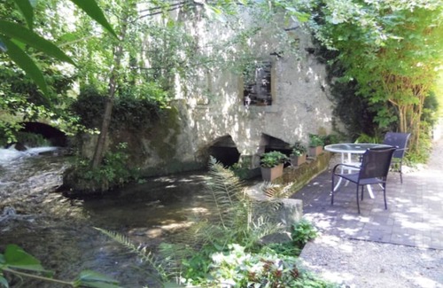 Sainte-Colombe-sur-lHers Casa | Idyllic water-by well equipped studio in Cathar area, private long natural pool