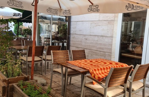 Budavar Apartamento | Idyllic Apartment w/ a Private Patio and Huge Communal Garden! (Pet-Friendly)