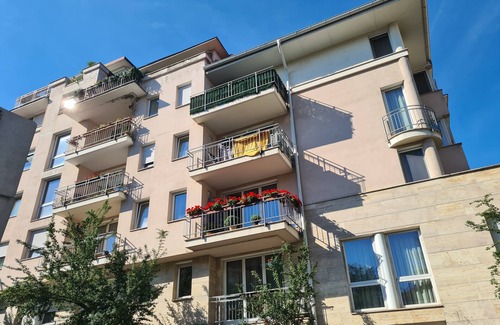 Budavar Apartamento | Idyllic Apartment w/ a Private Patio and Huge Communal Garden! (Pet-Friendly)