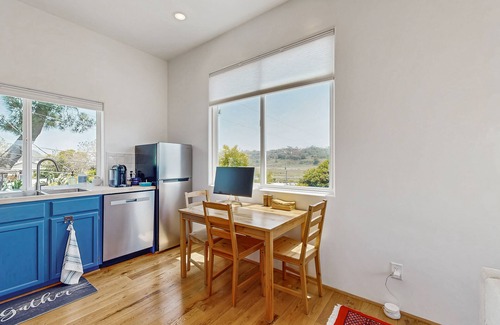 Del Mar Heights Casa | Idyllic Dog Friendly, Coastal Retreat w/Shared Pool - Walk to Beach & Lagoon