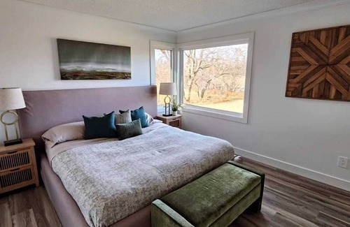 Sherwood Park Otro | Idyllic Farmhouse Retreat - Mera Pind