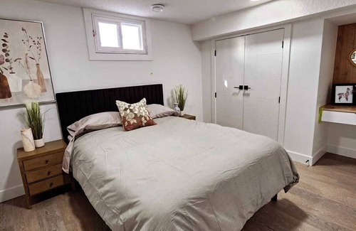 Sherwood Park Otro | Idyllic Farmhouse Retreat - Mera Pind