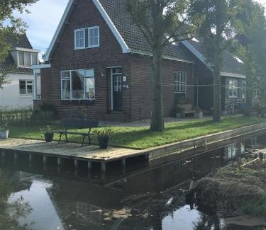 Landsmeer Cama Y Desayuno | Idyllic Farmhouse