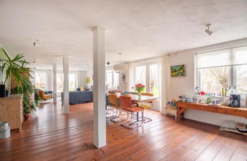 Landsmeer Cama Y Desayuno | Idyllic Farmhouse