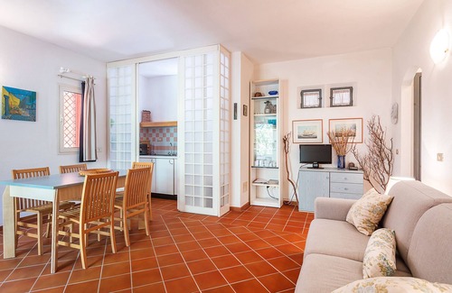 Baja Sardinia Casa | Idílica casa de vacaciones con jardín y terraza; aparcamiento disponible