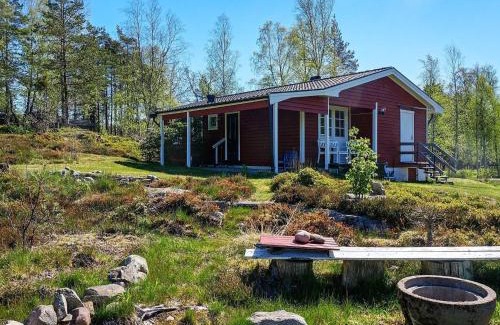 Muberg Casa | Idyllic Lakeside Retreat in Munkedal-By Traum